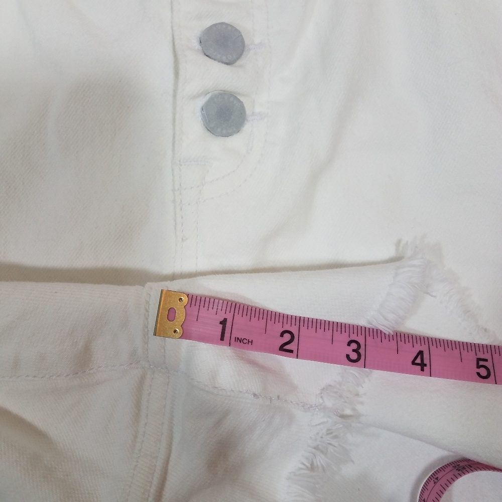 Torrid Button Fly Optic White Distressed Short 22 NWT - Picture 10 of 12
